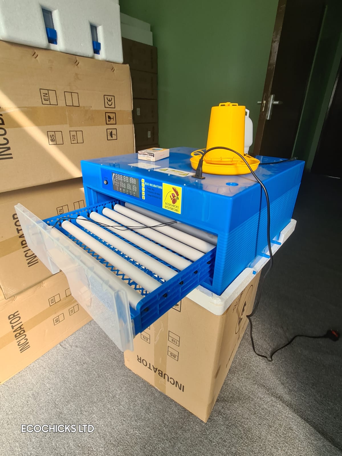 New model imported fully automatic 64 eggs incubator