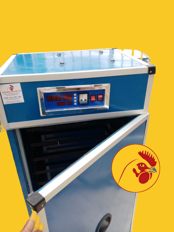 Incubator 528 Eggs 6 Egg Shelves 400 W LED Light Automatic Tilt.